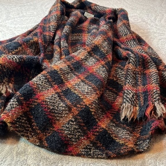 Weave Of The Irish Shaw Wrap - Picture 2 of 7